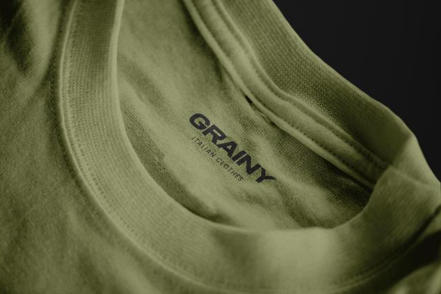 Mockup de Etiqueta de Gola de Camiseta Grainy